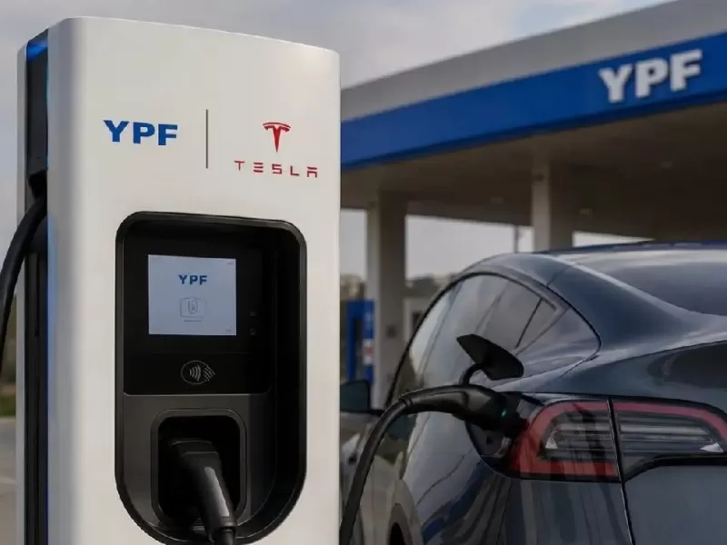YPF y Tesla avanzan en un acuerdo para instalar estaciones de carga r&aacute;pida para autos el&eacute;ctricos