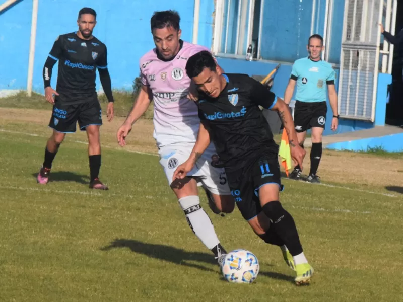 El Cele lo igualó sobre el final y sigue en la cima junto a Flandria