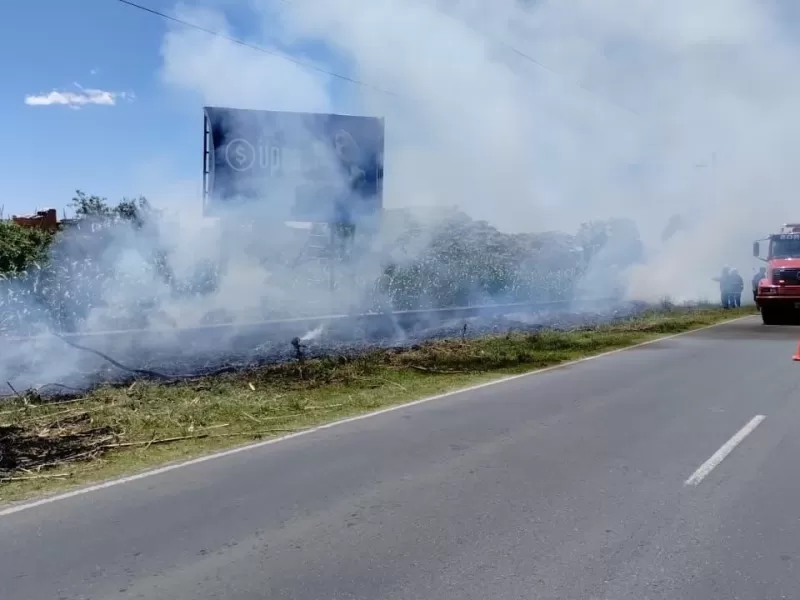 Un hombre sufrió un grave accidente tras recibir descarga eléctrica mientras colocaba un cartel