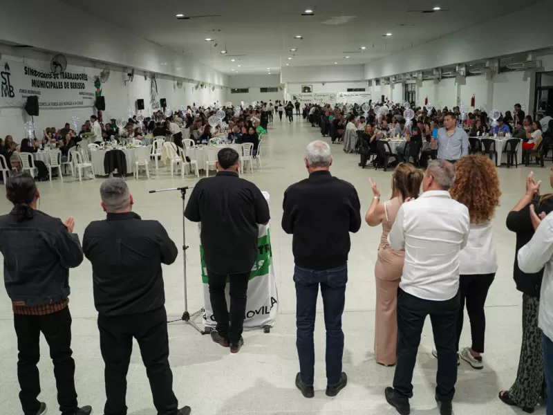 Fiesta a todo ritmo: los municipales de Berisso celebraron su día con sorteos, música y alegría