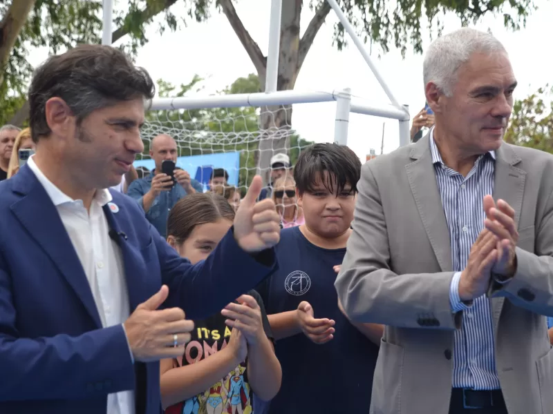 Kicillof inauguró un playón deportivo y una nueva sede de la Comisaría de la Mujer en Berisso