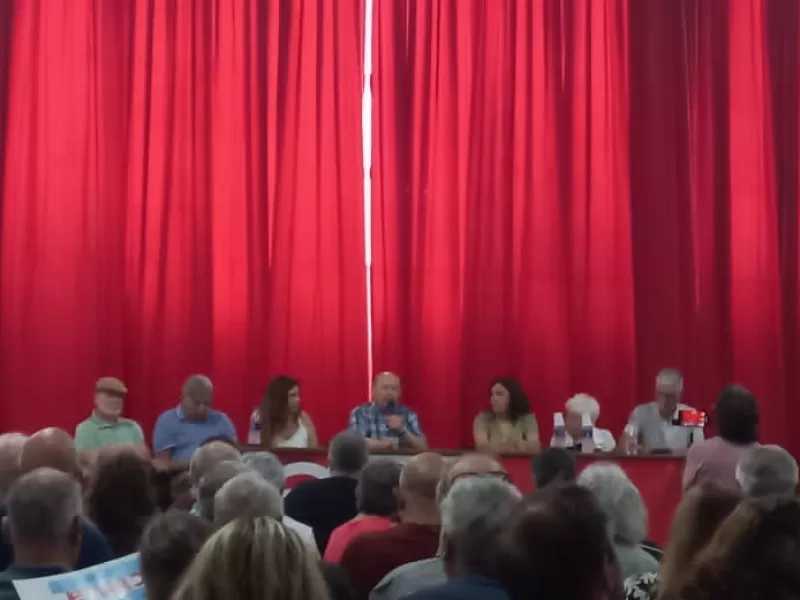 Con duros cuestionamientos al Gobierno, la UCR abre un frente interno que reclama mayor firmeza opositora