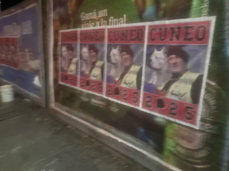 Cartelería masiva promueve a Santiago Cúneo como candidato a diputado