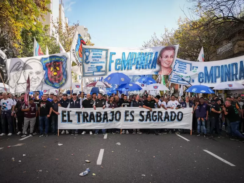 En la previa al D&iacute;a del Trabajador, la CGT se moviliza a Plaza de Mayo contra la reforma laboral