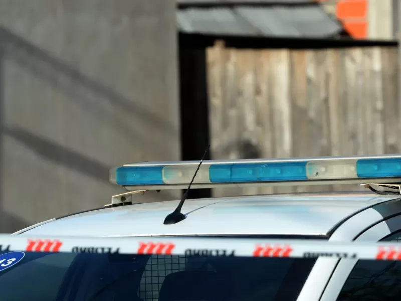 Grave episodio en una base policial: un agente platense fue herido de bala y permanece en estado cr&iacute;tico