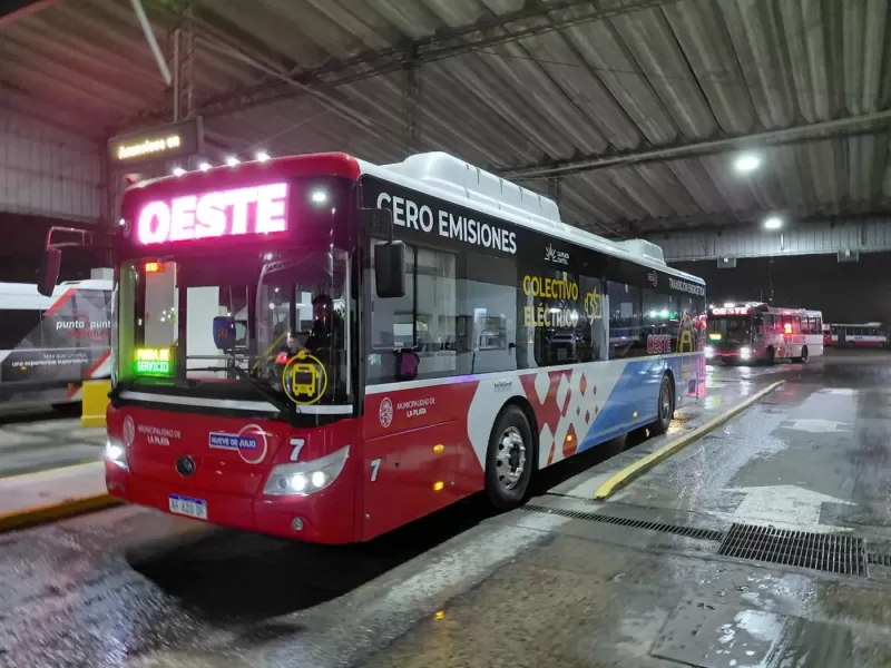La Plata hace historia: debut&oacute; el primer colectivo 100% el&eacute;ctrico del transporte p&uacute;blico bonaerense