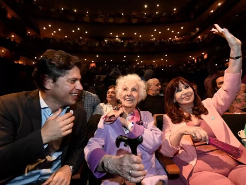 Cristina Kirchner y Axel Kicillof juntos en La Plata: un saludo tenso en el aniversario de Abuelas de Plaza de Mayo