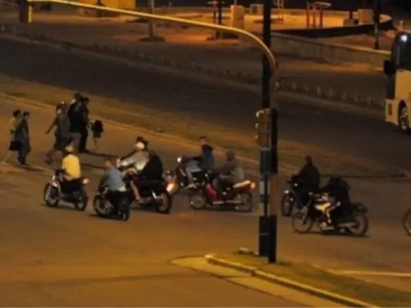 Vecinos de Berisso reclaman controles ante las picadas y ruidos nocturnos de motos