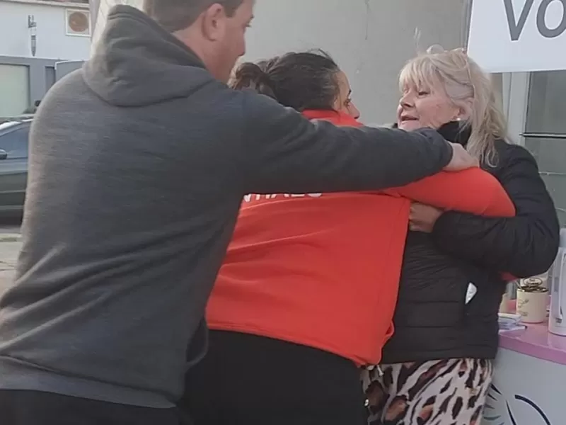 Violento cruce en Berisso: una comerciante agredió a la candidata de LLA y le intentó robar el celular