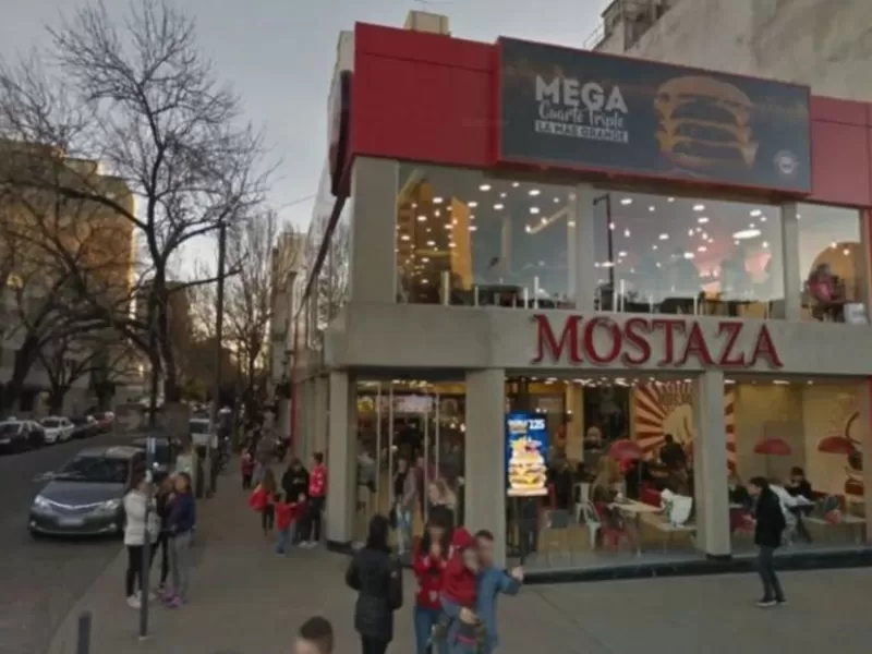 Tras viralizarse que había ratas en Mostaza lo clausuraron, pero sacaron la faja y abrieron de nuevo el local en La Plata