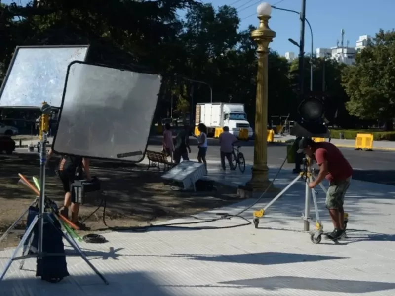 La Plata se prepara para una mega producci&oacute;n de Netflix con cientos de extras y t&eacute;cnicos en escena