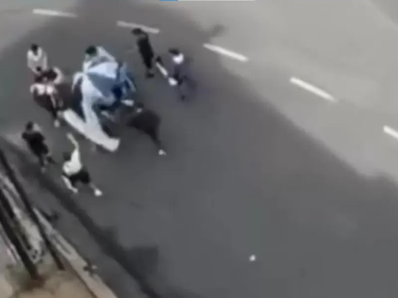 Se difundi&oacute; el video en el cual atacan a un hincha de Estudiantes antes del cl&aacute;sico platense