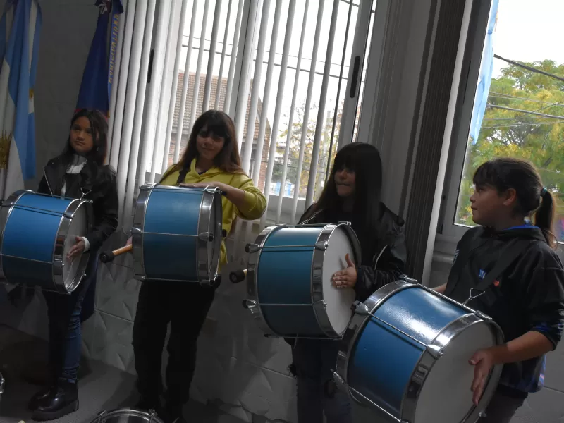 Entrega de instrumentos de percusión para el Proyecto de Murga de la Orquesta Escuela de Berisso