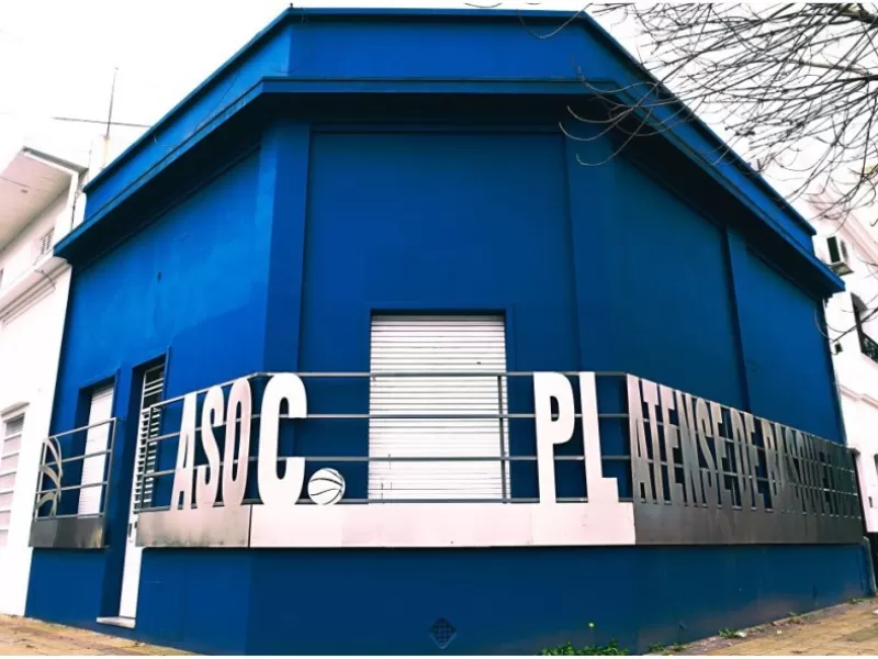 Polémica en el básquet platense: los ascensos y descensos podrían definirse por escritorio