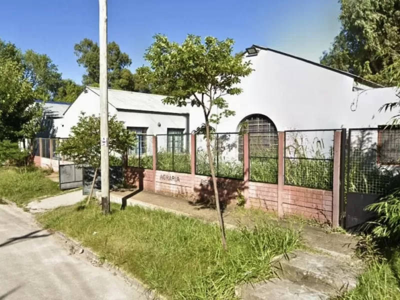 Crisis institucional en una escuela de Berisso: padres y docentes anuncian corte de ruta