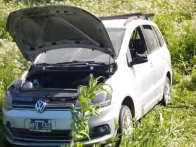 Detuvieron a un hombre en el terraplén de Berisso: intentó robar un auto y manejaba un vehículo con pedido de secuestro