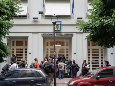 Allanan la sede de la AFA y 17 clubes por vínculos con una financiera ligada a “Chiqui” Tapia