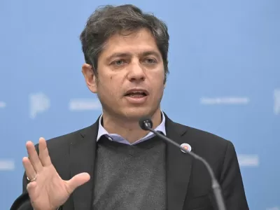 Kicillof pidió tomar deuda por más de mil millones de dólares y suspender lo que deben los municipios