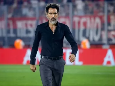 Es oficial: Eduardo Dom&iacute;nguez renov&oacute; su contrato y seguir&aacute; al frente de Estudiantes