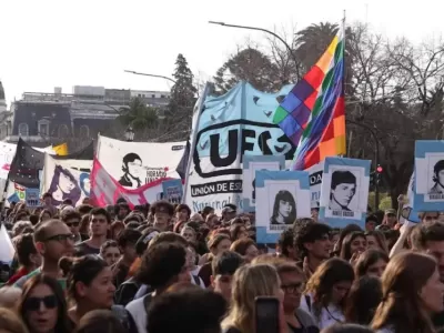 Estudiantes secundarios marcharon una vez más por la Noche de los Lápices