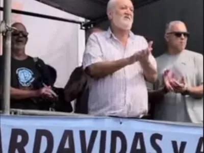 Gabriel Marotte acompa&ntilde;&oacute; a guardavidas locales en una competencia en Mar del Plata