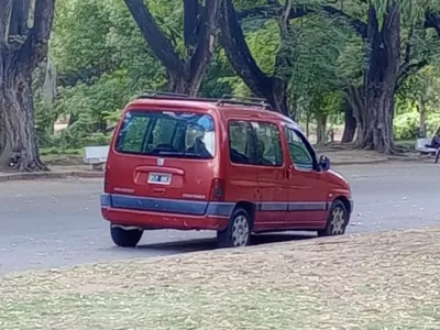 Alerta en el Bosque de La Plata por un hombre denunciado por actos obscenos