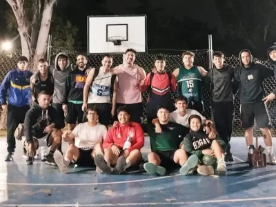 Berisso vivió la primera “Noche de Duelos”, el torneo 1vs1 que deslumbró en la Génova