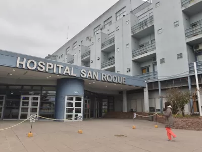 Investigan en La Plata un presunto caso de ingesta forzada de alcohol: un joven permanece en terapia intensiva