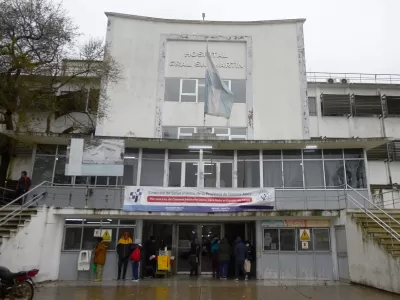 Femicidio en investigación en Villa Progreso: luego de la muerte de la mujer, su pareja ahora pelea por su vida