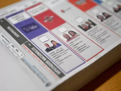 La Cámara Nacional Electoral ordenó reimprimir los afiches con la lista actualizada de La Libertad Avanza