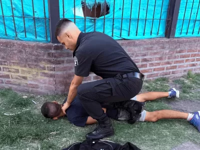 Cay&oacute; un joven acusado de robar una moto en La Plata: lo atraparon tras una vigilancia encubierta en Berisso