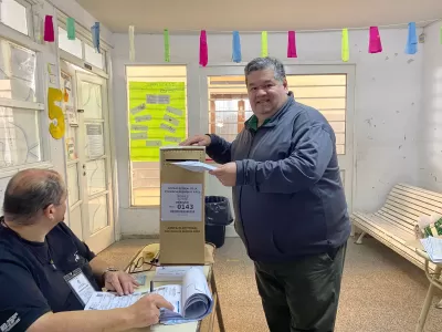 El ex Intendente Jorge Nedela, emitió su voto en Berisso
