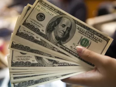 Los mercados celebran el triunfo de La Libertad Avanza: suben acciones y bonos, y cae el dólar oficial