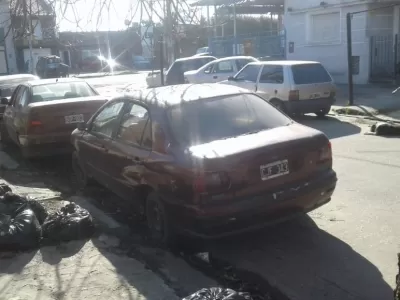 La Municipalidad avanza con el retiro de autos abandonados en la vía pública