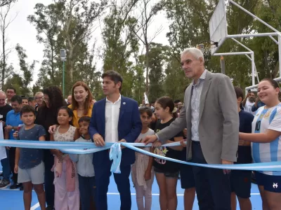Kicillof inaugur&oacute; un play&oacute;n deportivo y una nueva sede de la Comisar&iacute;a de la Mujer en Berisso