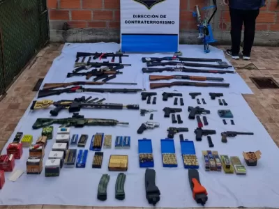 Un adolescente exhib&iacute;a armas en redes y hallaron un arsenal en su vivienda