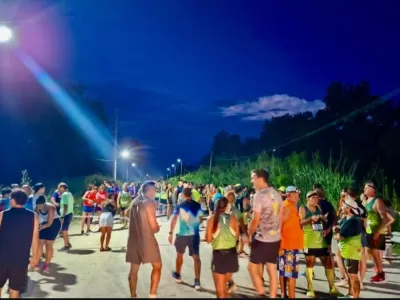 Más de 250 atletas brillaron en la Carrera Nocturna 8K por el Terraplén Costero