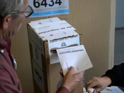 Personas ciegas podrán votar de forma autónoma con la nueva Boleta Única gracias a una plantilla táctil y una audioguía