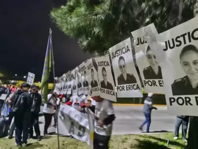 Quemaron los carteles y ofrendas a minutos de terminar la marcha por &Eacute;rica Valdez