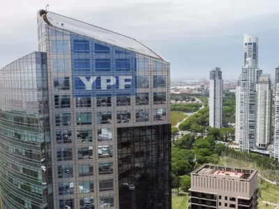 YPF en disputa: EE.UU. ordenó a la Argentina entregar el 51% de sus acciones a los beneficiarios del fallo por la expropiación