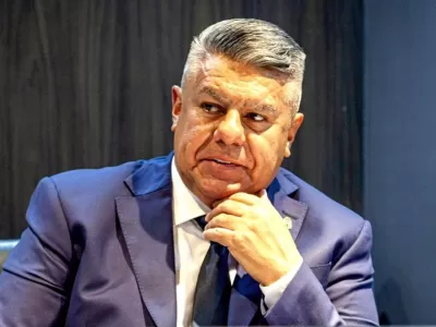 Claudio Tapia fue acusado de favorecer intereses económicos mediante decisiones tomadas sin controles internos