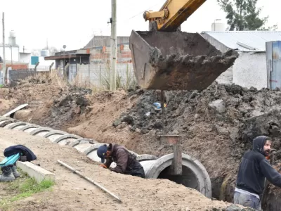 Avanza el entubamiento y la construcción de desagües en Villa Nueva para mitigar anegamientos
