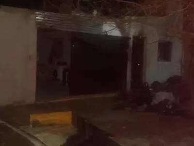 Incendiaron una vivienda en Berisso y atacaron a un hombre con un machete