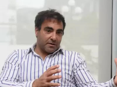 En La Plata, Marcelo Peña cuestiona tanto al kirchnerismo como a LLA