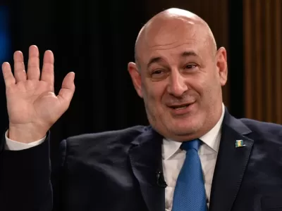 Seg&uacute;n Santiago C&uacute;neo, la falta de vacaciones anticipa m&aacute;s cierres y despidos en el pa&iacute;s