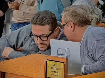 Guerra de comunicados en Berisso: los libertarios denuncian una campa&ntilde;a de persecuci&oacute;n y escraches tras la ca&oacute;tica sesi&oacute;n