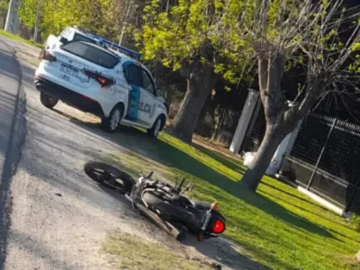 Un nuevo siniestro vial en Berisso que dejó como saldo un joven herido