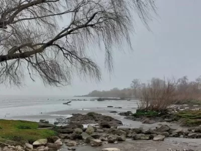 Rescataron a tres pescadores de La Plata que habían quedado varados en una playa de Berisso