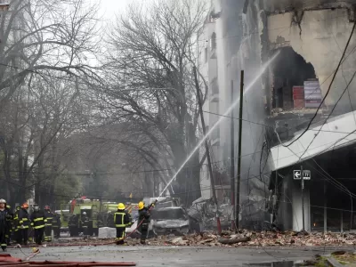 Impactantes videos del incendio en un depósito de electrodomésticos en pleno centro de La Plata