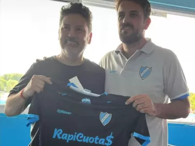 Presencia pol&iacute;tica en el Gennacio S&aacute;lice: Gustavo Men&eacute;ndez estuvo en el partido entre Villa San Carlos y Merlo